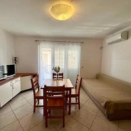 Apartment In 49889