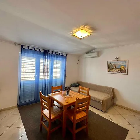 In 49889 Apartment