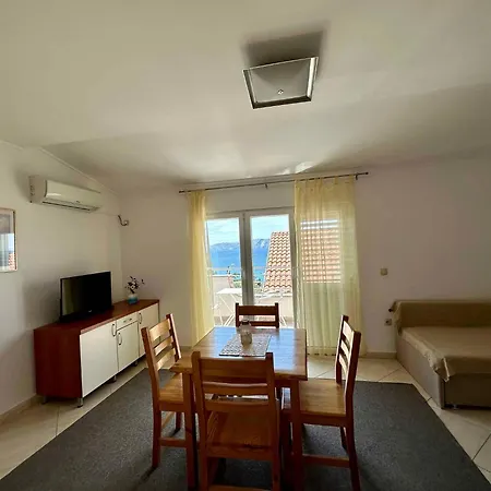 Apartment In 49889