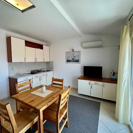In 49889 Apartment Novi Vinodolski