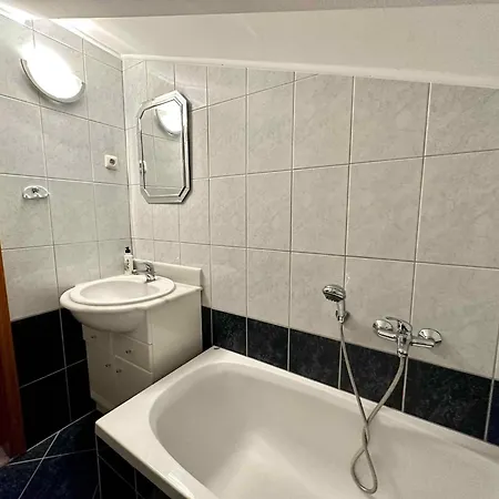 Apartment In 49889