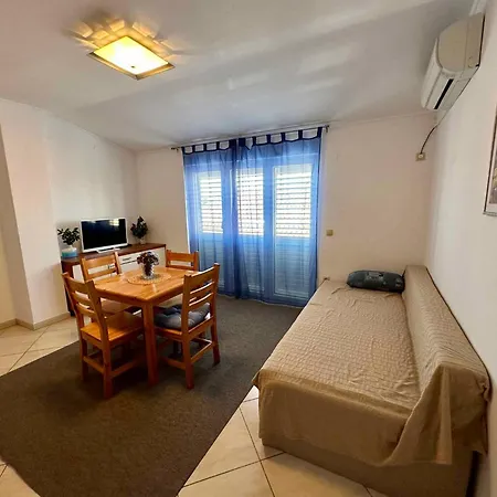 In 49889 Apartment