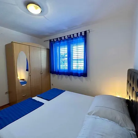 In 49889 Apartment