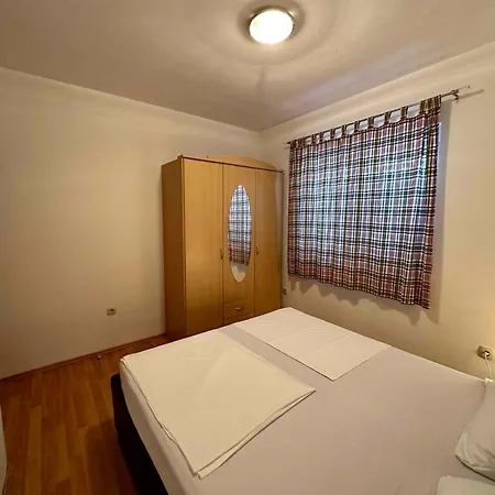In 49889 Apartment