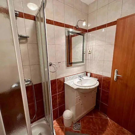 In 49889 Apartment