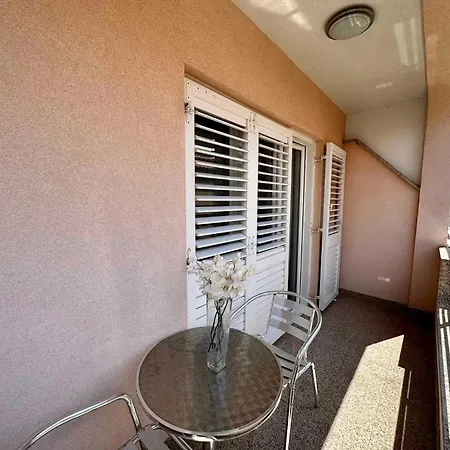 In 49889 Apartment *